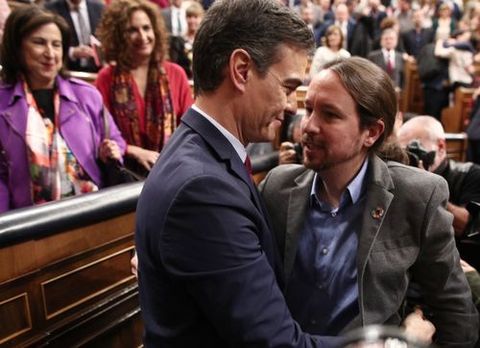 Pablo Iglesias felicita a Pedro Snchez tras obtener l ainvestidura el 7 de enero del 2020