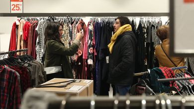 OURENSE. Descuentos de hasta el 50 % animaron las ventas en la capital ourensana