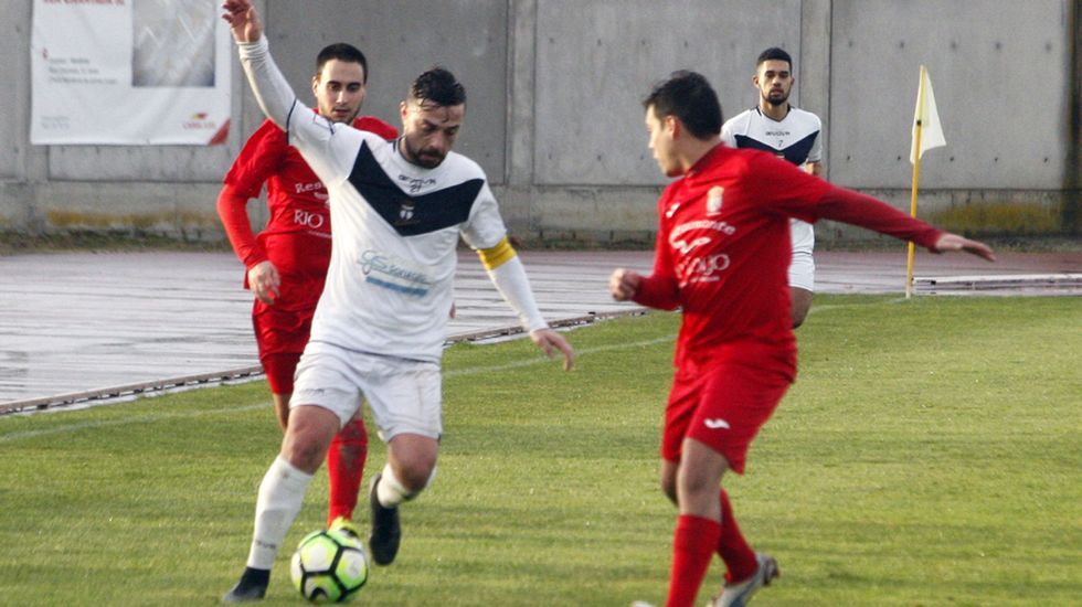 El �lbum del d�a.La avenida de Madrid de Lugo llena de nieble ayer hasta las primeras de la tarde