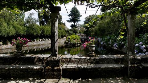 Pazo da Oca en A Estrada est considerado como el Versalles gallego por la belleza de sus jardines. Fue escenario de rodaje de numerosas pelculas