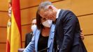 El presidente del Senado, el socialista Ander Gil, es felicitado por la vicepresidenta de la Cámara Alta, Cristina Narbona el día de su nombramiento
