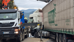 Reabre el trfico en un carril de la N-6 tras un accidente que bloque la entrada a Galicia
