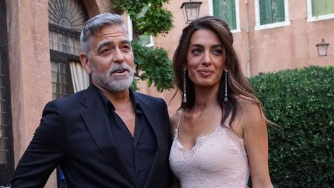 George Clooney y su mujer, Amal Alamuddin, en Venecia
