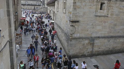 Desde primera hora, varias personas llegan hasta la Catedral