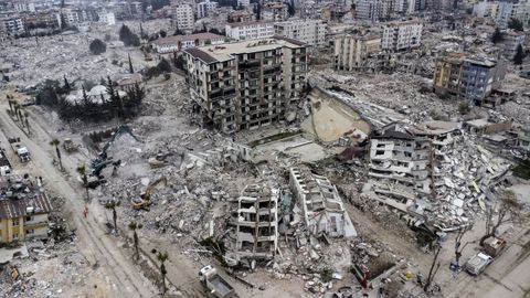 Devastadores terremotosen Turqua y Siria.Ms de 7.000 muertos y 35.000 heridos por un temblor con una potencia equivalente a 130 bombas atmicas. 07/02/2023
