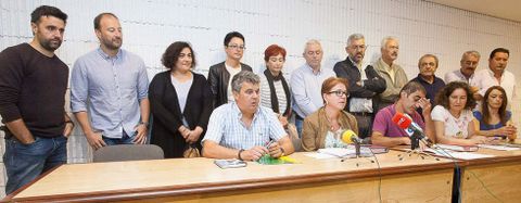 Organizaciones polticas, sindicales y colectivos ciudadanos se reunieron ayer para firmar un manifiesto conjunto de apoyo a los productores lcteos. 