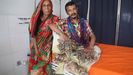 Abul Banjandar con su madre en el hospital de Dhaka en el que está ingresado