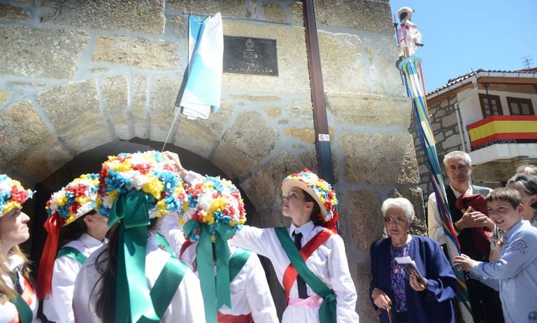 A praza de Vilanova foi escenario dos actos en lembranza do cura Adolfo Enríquez Méndez. 