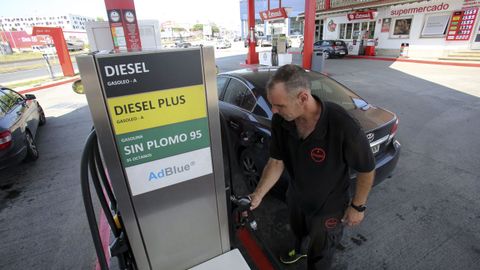 La gasolinera Petrocash de Narón es una de las que ofrecen los precios más bajos de la comarca.