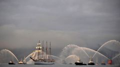 El  Elcano  entrando en la ra de Ferrol en febrero del 2013 