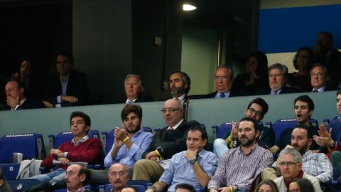 Bentez, a la izquierda de la imagen, y Prez, a la derecha, anoche, en el partido del Real Madrid de baloncesto.