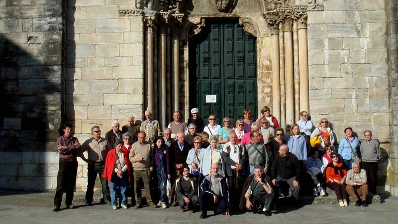 Un grupo de personas de castroverde y Sarria participaron en una ruta desde el Loio hasta Portomarin