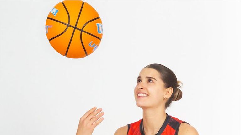 Zoe Hernández, jugadora del Ensino: «Estoy muy bien, he encontrado el sitio en el que quiero la estabilidad»