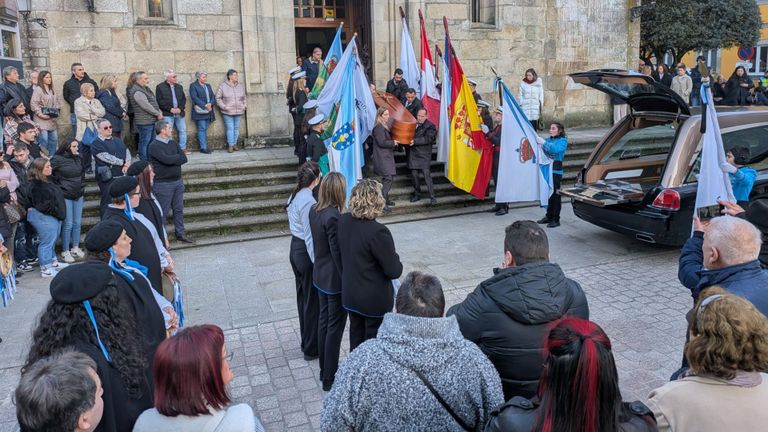 O Porriño despide a Seve al son de sus rondallas