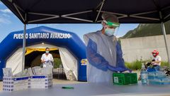 Pruebas PCR en el autoCOVID para la recogida de muestras en el polgono de Guadamia, Asturias