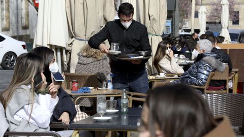 Las terrazas estaban a reventar en la primera jornada de vuelta al trabajo en la hostelera