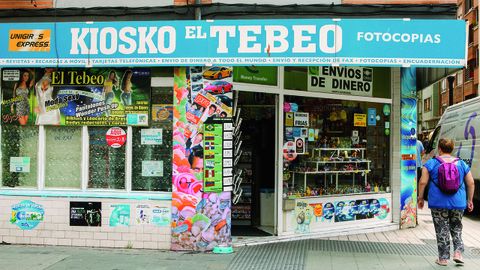 Kiosco El Tebeo, de Mara Jos Gallego, abierto desde hace ms de 20 aos en La Arena