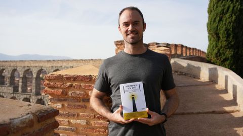 Pepe García, autor de «Siempre en pie», conduce el blog y el pódcast «El Estoico». 