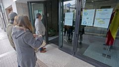 Vecinos esperando esta semana para poder acceder a la Seguridad Social en Pontevedra 