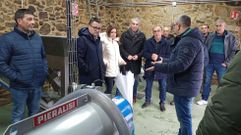 El conselleiro de Medio Rural en funciones, José González, visitó las instalaciones de la asociación Olivarnoia