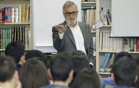 El escritor Xavier Alcal pronunci recientemente una charla a los alumnos de A Xunqueira