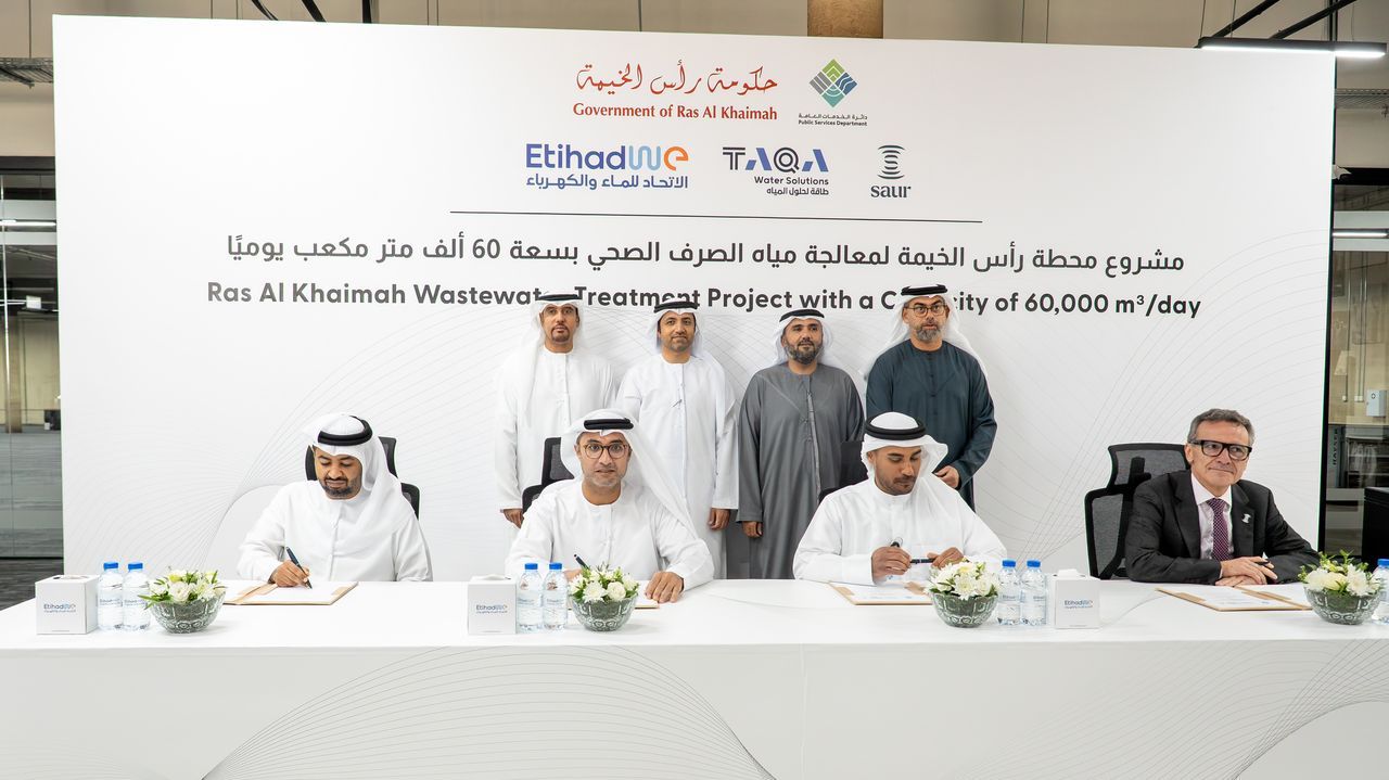 Departamento de costureras del Complejo Universitario de Ferrol.El grupo Saur se hace con un contrato de 300 millones de d�lares para tratamiento de aguas residuales en una ciudad de Emiratos �rabes Unidos