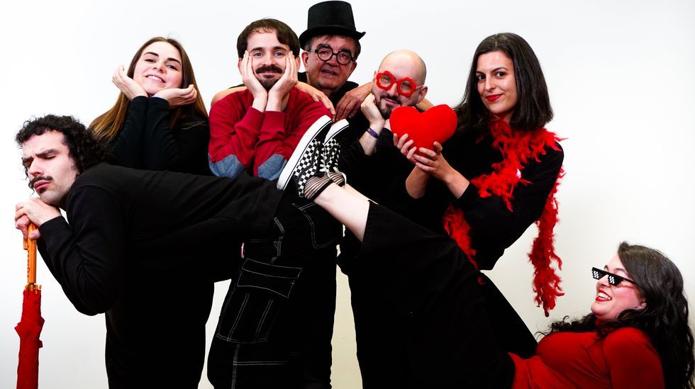 Mira las fotos del arranque de las fiestas de San Mauro en Lam�n.Improdutivas ofrece espect�culos de improvisaci�n teatral