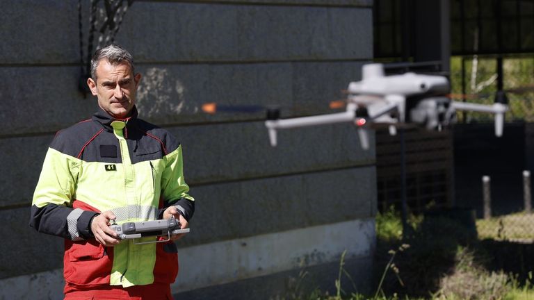 El parque de bomberos de Ourense ya tiene un grupo especializado en drones