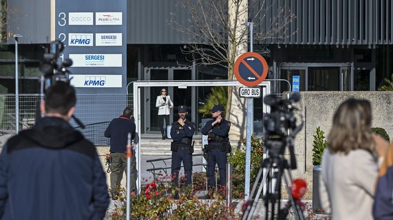 Las claves del caso Plus Ultra: una inyección de 53 millones, el amigo personal de Zapatero y la sociedad mercantil de sus hijas