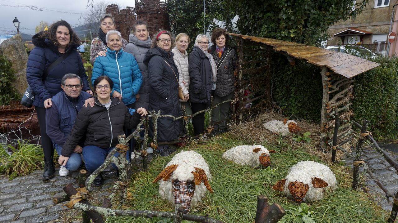 El beln hecho a mano y ecolgico hecho por unas vecinas en Porto, Pontecesures.Alumnado del mster del Tecnoloxa txtil e moda sustentable, en su visita a Insertega