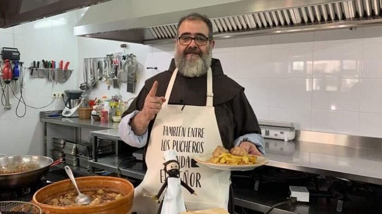 Fray Ángel, el cocinero youtuber que triunfa con sus recetas de convento