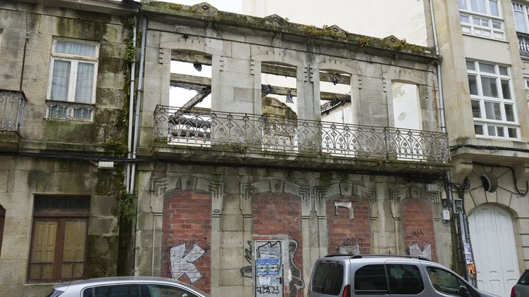 Derriba sin licencia un edificio precario en Vigo y el Concello le manda ahora dejarlo tal y como estaba