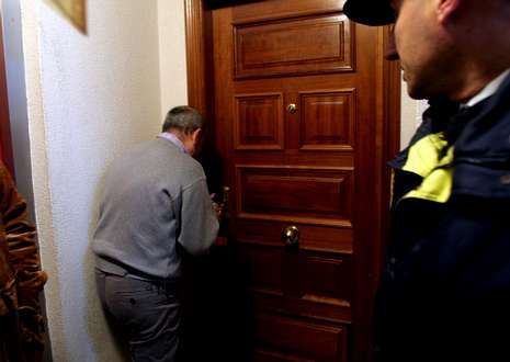 Lo habitual es que los cerrajeros colaboren con los agentes de la Polic�a Local.