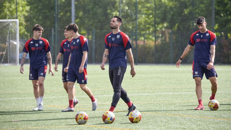 Tres jugadores con contrato y un mes de junio de negociaciones para el Pontevedra