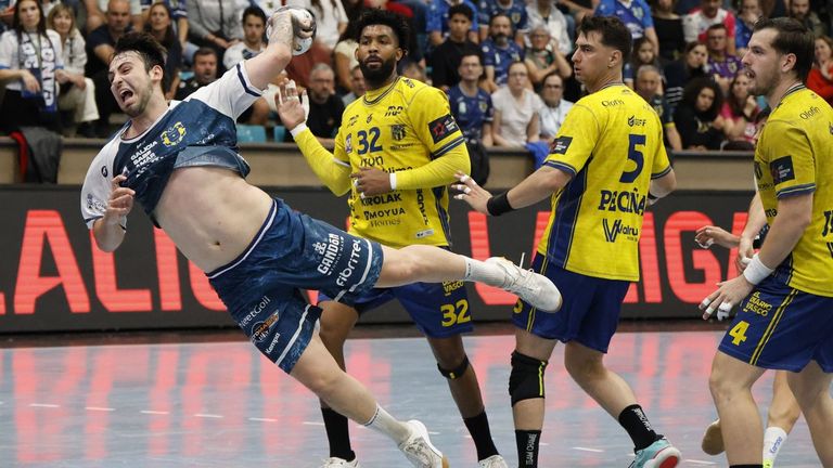 El Cangas estuvo a punto de rescatar un punto ante el Bidasoa en O Gatañal (25-26)