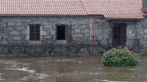 En Ponte Maceira, el nivel del ro Tambre subi casi dos metros en las ltimas 24 horas. Hay preocupacin entre los vecinos ante el riesgo de inundacin.