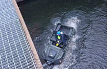 La inspeccin del tnel se realiza con un vehculo anfibio (denominado El Aurora)