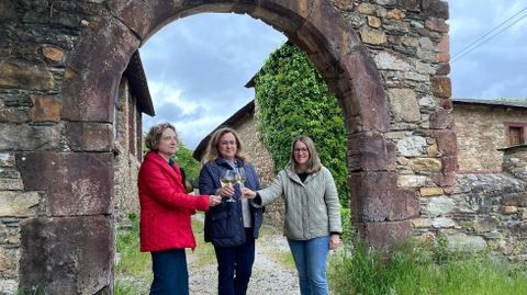 Araceli Fernndez, Montserrat Rodrguez y Cristina Nez presentaron las jornadas de puertas abiertas en la Ruta do Vio de Valdeorras.