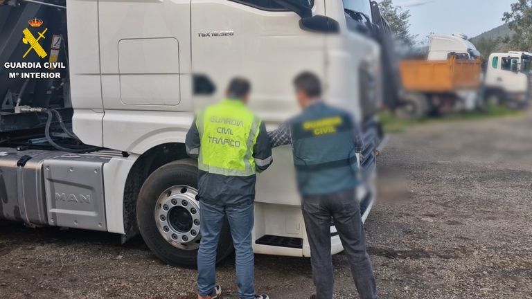 Detenidos dos empresarios en Vigo y Pontevedra por un fraude millonario en el alquiler de camiones