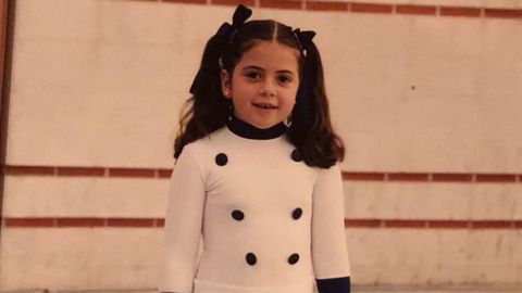 Lorena Sampedro, a los cinco años, disfrutando del patinaje. Reconoce que esa pasión no la ha acompañado en el tiempo y que ahora prefiere el yoga y el pilates. «Te ayuda a desconectar. No me lo esperaba. Fui a probar y ahora se lo recomiendo a todo el mundo», afirma entre risas. Tiene claro que en la variedad siempre está el gusto.