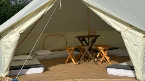 Una de las tiendas de glamping del Riverland Fest