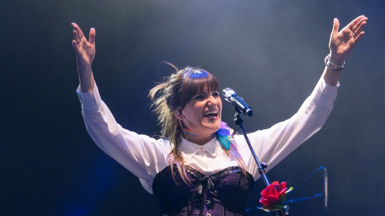 Un camarero de Vigo, a Rozalén: «¿Te sacas una foto, Aitana?»