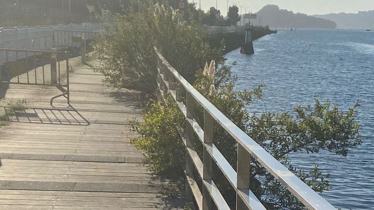 Tramo del paseo a Marín que está sin abrir pese a llevar meses rematado