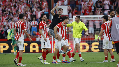 Derbi asturiano entre el Real Sporting de Gijon y el Real Oviedo en El Molinn