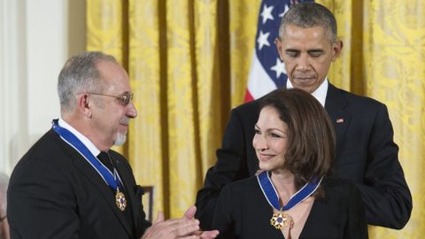 Gloria Estefan recibe la medalla de la Libertad