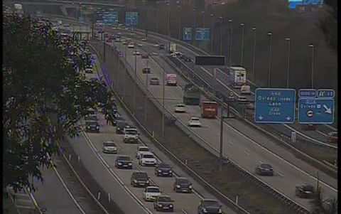 Tramo de la A-66 donde tuvo lugar el accidente que provoc� retenciones de tres kil�metros