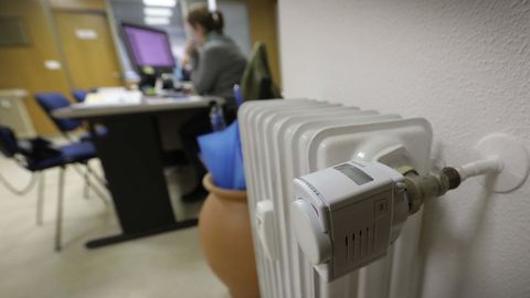 Repartidor de costes en uno de los radiadores de la sede del Colegio de Administradores de Fincas de Galicia, en A Coruña