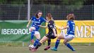 Yarima e Iglesias luchan por un balón durante el Real Oviedo Femenino - Deportivo