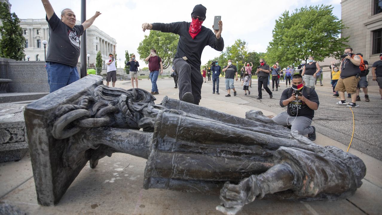 Una estatua de Crist&oacute;bal Col&oacute;n derribada en Saint Paul, Estados Unidos