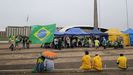 Seguidores de Bolsonaro, concentrados el jueves ante el cuartel general en Brasilia.